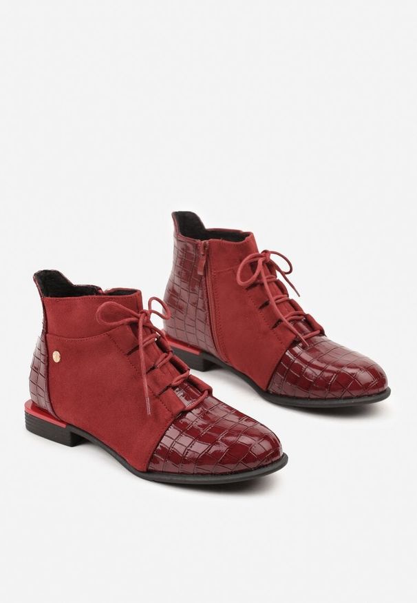 Born2be - Bordowe Lakierowane Botki Vices z Tłoczeniem Ozvila. Okazja: na co dzień. Zapięcie: zamek. Kolor: czerwony. Materiał: lakier. Styl: elegancki, casual