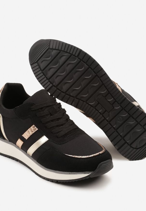 Renee - Czarne Sneakersy z Metalicznym Wzorem Alusa. Okazja: na co dzień. Nosek buta: okrągły. Kolor: czarny. Materiał: jeans. Wzór: aplikacja