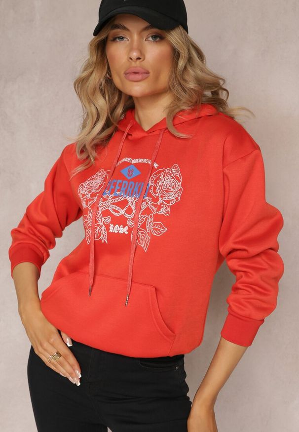 Renee - Pomarańczowa Modna Bluza z Nadrukiem i Kapturem Ozdobiona Nadrukiem Arinalu. Kolor: pomarańczowy. Materiał: polar. Wzór: aplikacja, nadruk