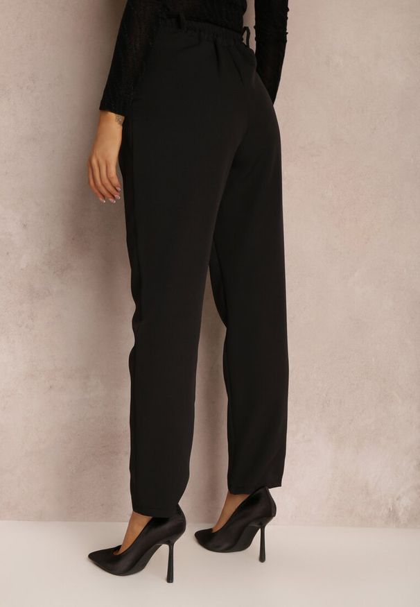 Renee - Czarne Spodnie Regular Namamn. Okazja: na spotkanie biznesowe. Kolor: czarny. Długość: długie. Styl: biznesowy