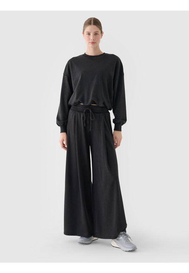 4f - 4F Bluza dresowa nierozpinana bez kaptura damska - czarna M. Okazja: na co dzień. Typ kołnierza: bez kaptura. Kolor: czarny. Materiał: dresówka. Wzór: gładki, ze splotem. Styl: klasyczny, casual, sportowy