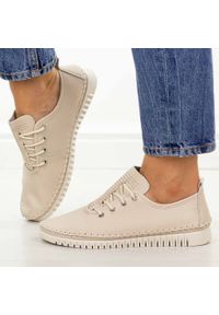 Beżowe skórzane półbuty damskie Cambell 87319. Okazja: na co dzień. Zapięcie: sznurówki. Kolor: beżowy. Materiał: skóra. Szerokość cholewki: normalna. Wzór: ażurowy. Sezon: wiosna, lato, jesień. Styl: casual, klasyczny, elegancki #1