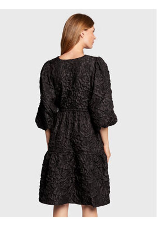 GESTUZ - Gestuz Sukienka codzienna Velinagz 10906473 Czarny Regular Fit. Okazja: na co dzień. Kolor: czarny. Materiał: syntetyk. Typ sukienki: proste. Styl: casual