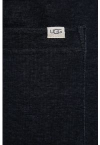 Ugg - UGG Szlafrok kolor czarny. Kolor: czarny. Materiał: dzianina