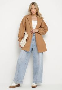 Born2be - Ciemnobeżowy Płaszcz z Wiązanym Paskiem i Bufiastym Rękawem Imgrucu. Typ kołnierza: kołnierzyk stójkowy. Kolor: beżowy. Materiał: jeans, tkanina. Długość: długie. Sezon: jesień, wiosna #6