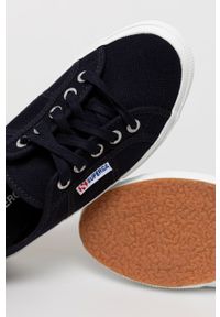 Superga Tenisówki damskie kolor granatowy. Nosek buta: okrągły. Zapięcie: sznurówki. Kolor: niebieski. Materiał: guma #4