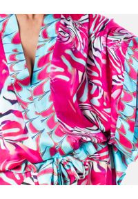 COSEL - Sukienka o kroju kimona Punta Cana. Kolor: różowy, wielokolorowy, fioletowy. Materiał: wiskoza, satyna. Sezon: lato. Styl: wakacyjny. Długość: mini #7