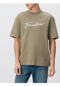 Reserved - T-shirt comfort z nadrukiem - jasnozielony. Kolor: zielony. Materiał: bawełna, dzianina. Wzór: nadruk