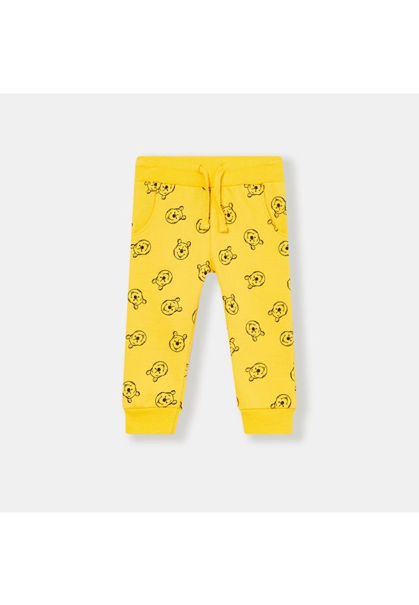 Sinsay - Spodnie niemowlęce Kubuś Puchatek - Żółty. Kolor: żółty. Wzór: motyw z bajki
