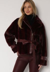 Born2be - Bordowa Futrzana Kurtka z Paskiem z Imitacji Skóry i Ozdobnymi Sprzączkami Oryss. Okazja: na co dzień. Kolor: czerwony. Materiał: futro, skóra. Styl: casual #5