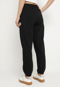 Born2be - Czarne Bawełniane Spodnie Dresowe o Kroju Jogger Falorwena. Okazja: na co dzień. Kolor: czarny. Materiał: bawełna, dresówka. Styl: klasyczny, casual #4