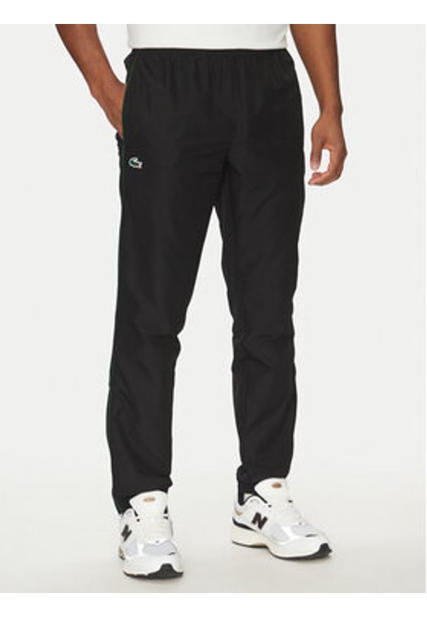 Lacoste Dres WH8987 Czarny Regular Fit. Kolor: czarny. Materiał: syntetyk