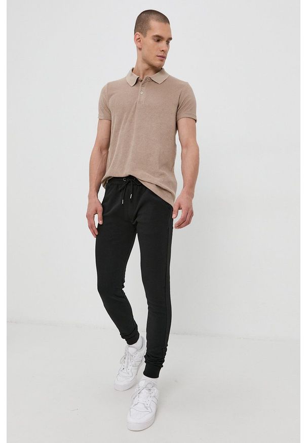 Brave Soul - Polo. Okazja: na co dzień. Typ kołnierza: polo. Kolor: beżowy. Materiał: dzianina. Długość: krótkie. Wzór: gładki. Styl: casual