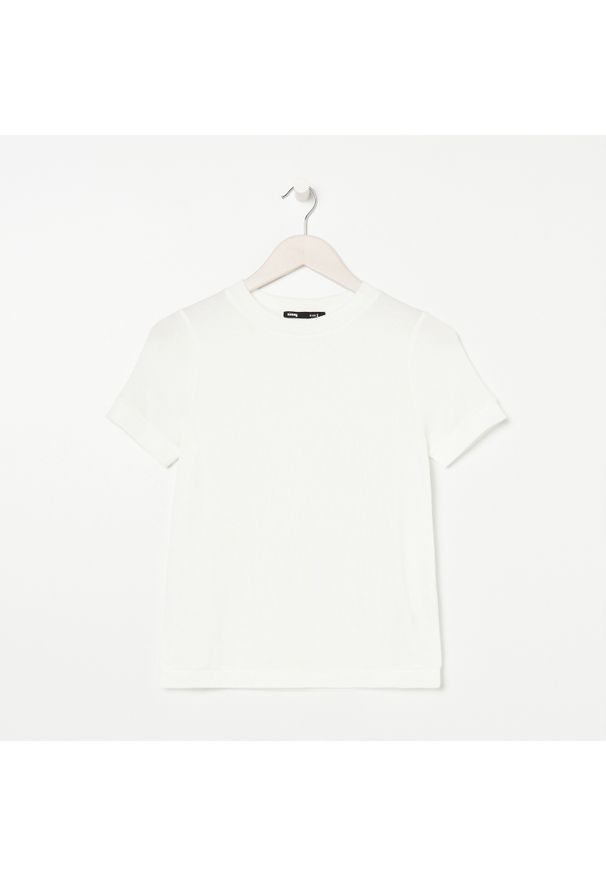 Sinsay - Koszulka z krótkimi rękawami - Kremowy. Kolor: kremowy. Długość rękawa: krótki rękaw. Długość: krótkie