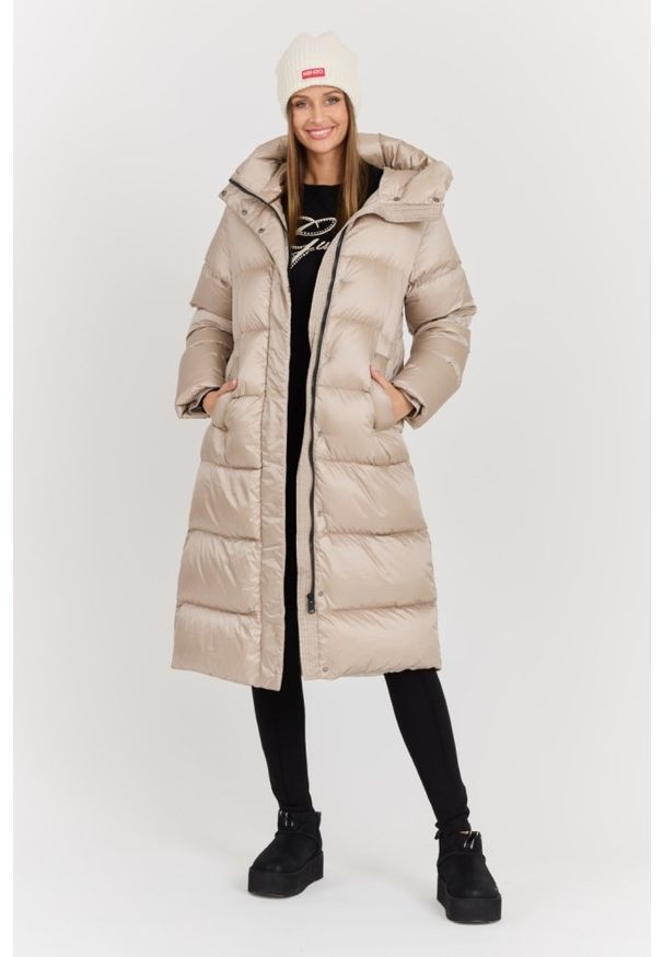 Hetrego - HETREGO Beżowy damski puchowy płaszcz Karen Woman Quilted Coat, Rozmiar 40 EU - 44 IT. Kolor: beżowy. Materiał: puch. Długość rękawa: długi rękaw. Długość: do kolan. Wzór: bez wzorów. Styl: elegancki
