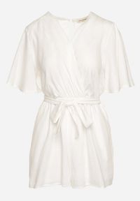 Born2be - Biały Bawełniany Kombinezon z Kopertowym Dekoltem i Materiałowym Paskiem w Talii Viklie. Kolor: biały. Materiał: bawełna, materiał. Długość rękawa: krótki rękaw. Długość: krótkie. Styl: elegancki #4