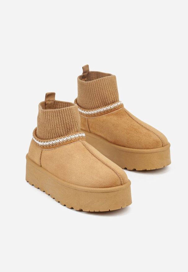 Born2be - Jasnobrązowe Śniegowce VICES na Grubej Podeszwie z Haftem i Skarpetkową Cholewką Enantia. Okazja: na co dzień. Kolor: brązowy. Materiał: jeans. Szerokość cholewki: normalna. Wzór: haft. Styl: casual, elegancki