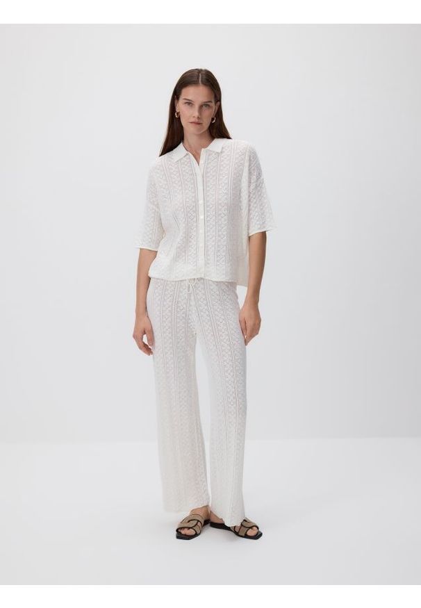 Reserved - Dzianinowe spodnie z wiskozą - kremowy. Kolor: kremowy. Materiał: wiskoza, dzianina