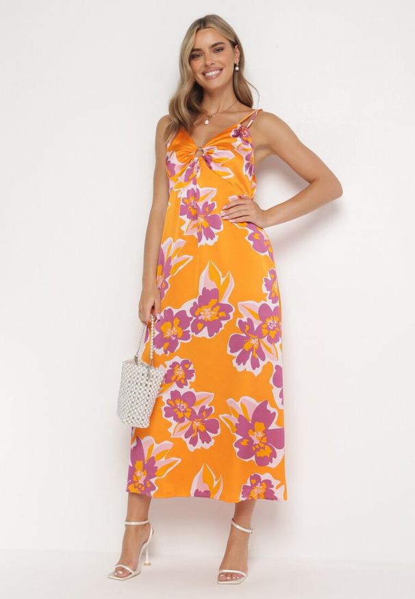 Born2be - Pomarańczowa Maxi Sukienka na Regulowanych Ramiączkach Ozdobiona Metalowym Kółkiem przy Dekolcie Leamia. Kolor: pomarańczowy. Długość rękawa: na ramiączkach. Wzór: aplikacja. Długość: maxi