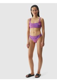 4f - Góra od bikini damska - multikolor. Kolor: różowy. Materiał: włókno, syntetyk, elastan, materiał. Wzór: nadruk