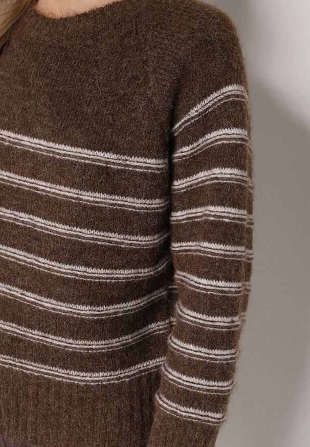 Born2be - Brązowy Sweter z Domieszką Wełny w Paski Lidavia. Okazja: na co dzień. Kolor: brązowy. Materiał: wełna. Wzór: paski. Styl: casual, elegancki, klasyczny