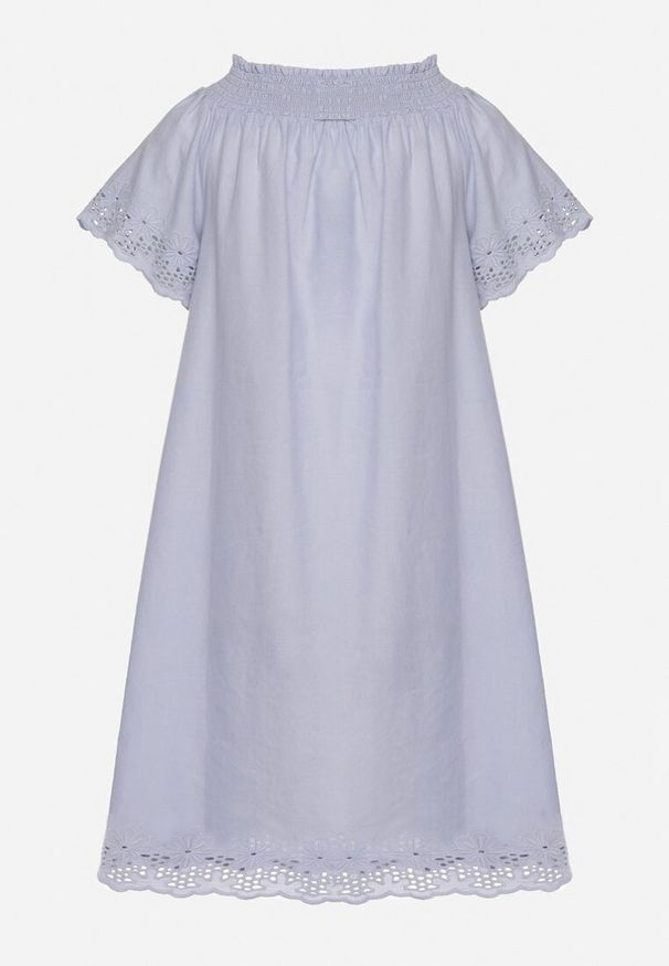 Born2be - Jasnoniebieska Bawełniana Sukienka Hiszpanka z Ażurowymi Zdobieniami Filissa. Okazja: na co dzień. Typ kołnierza: dekolt hiszpanka. Kolor: niebieski. Materiał: bawełna. Długość rękawa: krótki rękaw. Wzór: aplikacja, ażurowy. Typ sukienki: rozkloszowane, z odkrytymi ramionami. Styl: casual