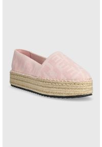 Tommy Jeans espadryle LOGOMANIA ESPADRILLE kolor różowy na platformie EN0EN02079. Nosek buta: okrągły. Kolor: różowy. Materiał: poliester, materiał, guma. Wzór: gładki. Obcas: na platformie #3