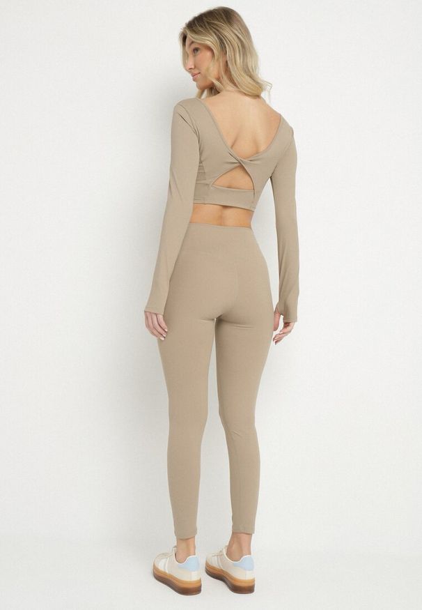 Born2be - Beżowy Komplet Sportowy Legginsy i Bluzka z Odkrytymi Plecami Dasalla. Kolor: beżowy