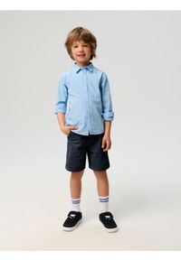 Sinsay - Szorty jeansowe z podwijanymi nogawkami - granatowy. Kolor: niebieski. Materiał: jeans