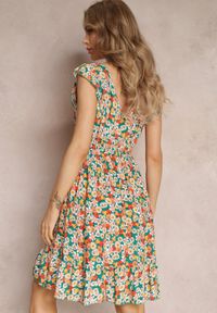Renee - Zielono-Biała Bawełniana Sukienka Mini z Gumką w Talii w Kwiaty Ariellia. Typ kołnierza: kołnierz z falbankami. Kolor: zielony. Materiał: bawełna. Wzór: kwiaty. Sezon: lato, wiosna. Długość: mini #3