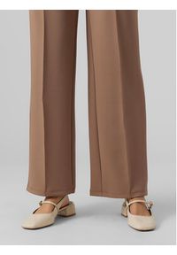 Vero Moda Spodnie materiałowe 10296830 Brązowy Relaxed Fit. Kolor: brązowy. Materiał: syntetyk #2