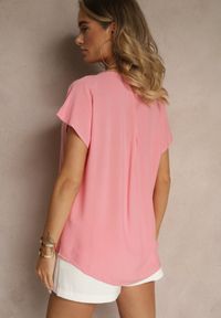 Renee - Różowa Bluzka z Wiskozy z Trójkątnym Dekoltem Tilimira. Okazja: na co dzień. Kolor: różowy. Materiał: wiskoza. Styl: elegancki, casual #4