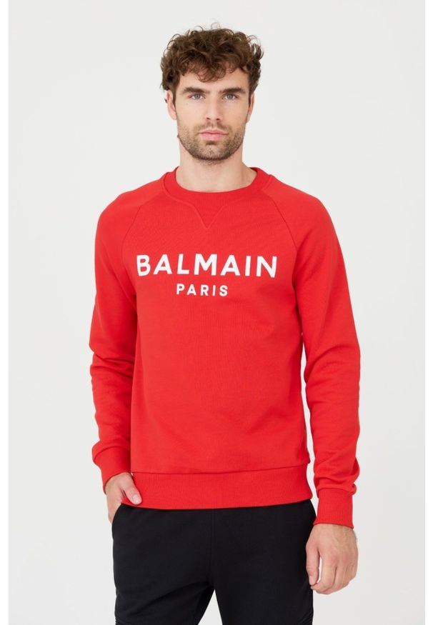 Balmain - BALMAIN Czerwona bluza Printed Sweatshirt. Kolor: czerwony