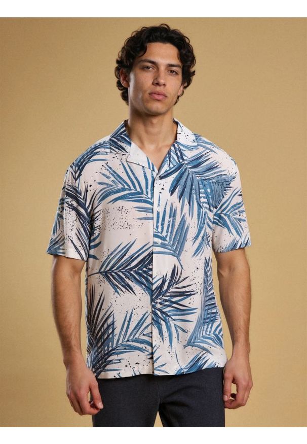 Sinsay - Wiskozowa koszula z letnim motywem - niebieski. Kolor: niebieski. Materiał: wiskoza. Sezon: lato