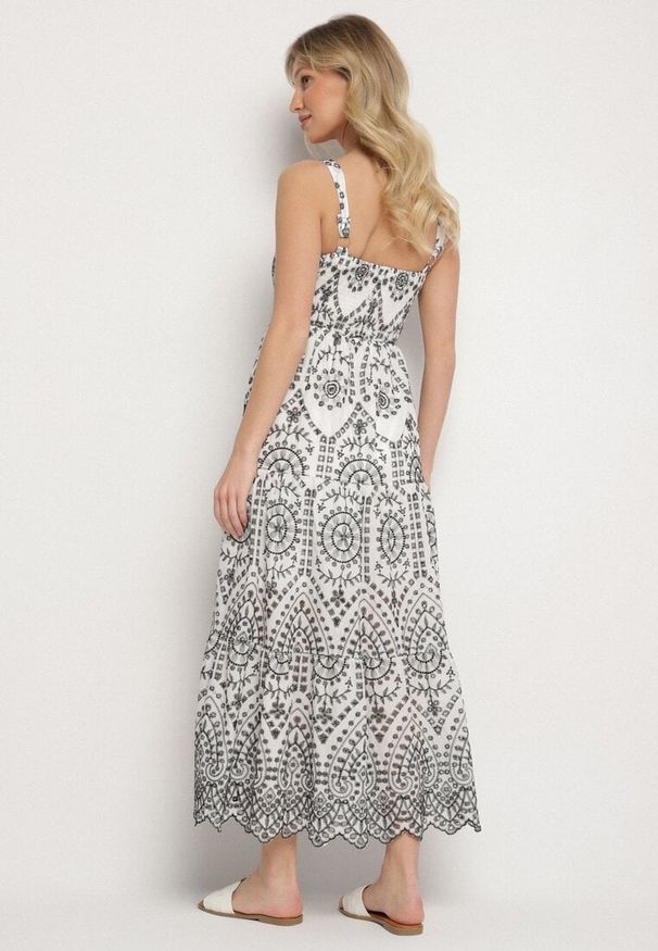 Born2be - Czarno-Biała Bawełniana Sukienka Ozdobiona Haftem Sadonique. Okazja: na co dzień. Kolor: czarny. Materiał: bawełna. Długość rękawa: na ramiączkach. Wzór: aplikacja, haft. Styl: casual, elegancki