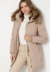 Born2be - Beżowa Casualowa Kurtka Parka z Kapturem z Futerkiem Nallorea. Okazja: na co dzień. Typ kołnierza: kaptur. Kolor: beżowy. Materiał: futro. Styl: casual #4