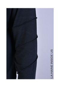 La Haine Inside Us Sweter "LM039" | A2305 3M LM039 | Mężczyzna | Czarny. Typ kołnierza: golf. Kolor: czarny. Materiał: elastan, wiskoza. Długość: długie. Wzór: aplikacja #13