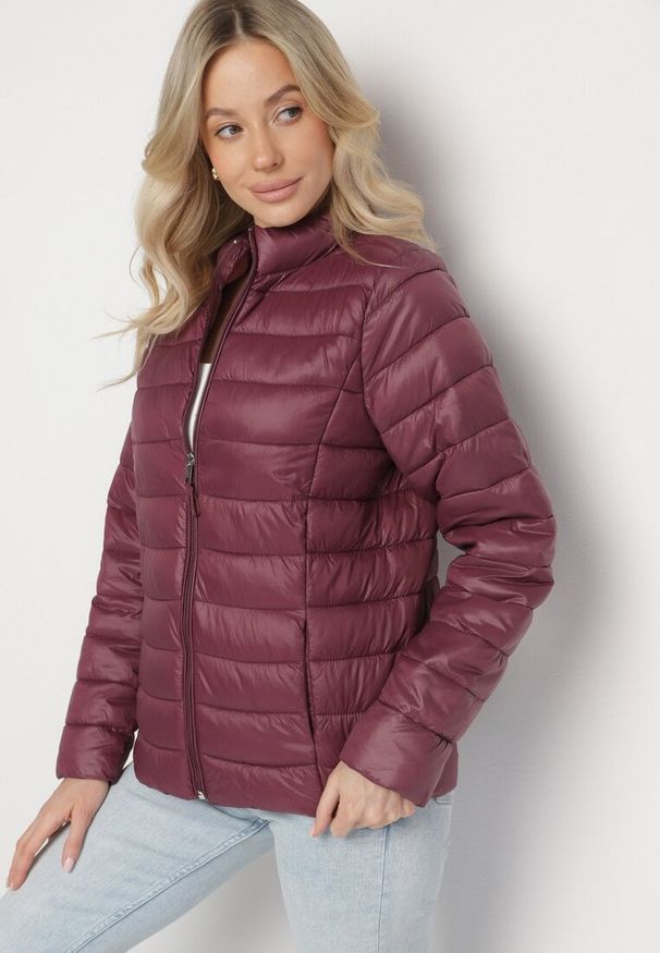 Born2be - Bordowa Pikowana Kurtka w Klasycznym Stylu Nelaniel. Okazja: na co dzień. Kolor: czerwony. Materiał: jeans. Styl: klasyczny