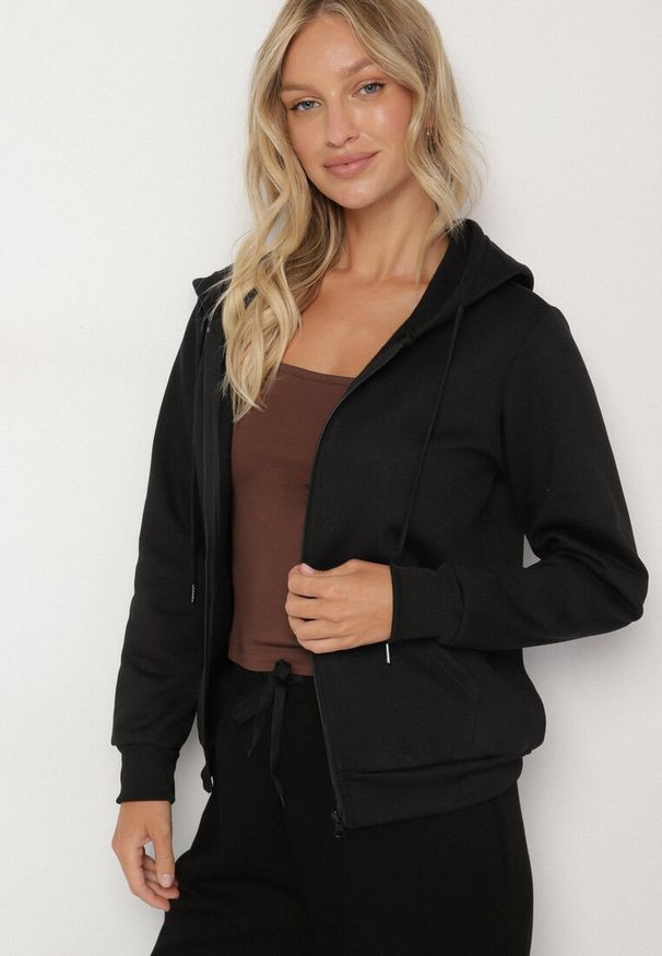 Born2be - Czarna Rozpinana Bluza z Kapturem Bawełną i Sznurkami Viltara. Okazja: na co dzień. Typ kołnierza: kaptur. Kolor: czarny. Materiał: bawełna. Styl: casual