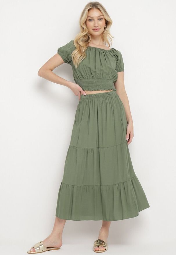 Born2be - Zielony Komplet na Lato z Wiskozy Bluzka Hiszpanka i Rozkloszowana Spódnica Svaine. Kolor: zielony. Materiał: wiskoza
