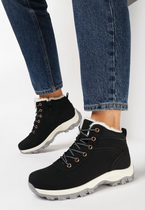 Born2be - Czarne Ocieplane Traperki na Grubej Podeszwie Agolek. Okazja: na co dzień. Kolor: czarny. Sezon: zima. Styl: casual