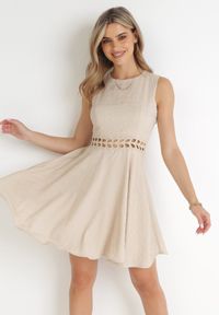 Born2be - Beżowa Sukienka Mini z Ozdobnymi Wycięciami w Talii Semira. Kolor: beżowy. Materiał: koronka. Wzór: ażurowy. Długość: mini #5