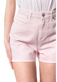 Wrangler - DAMSKIE SPODENKI WRANGLER RETRO BOY SHORT PRETTY PINK W244DM14C. Stan: podwyższony. Kolor: różowy. Styl: retro