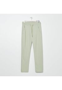 Sinsay - Spodnie dresowe slim jogger - Zielony. Kolor: zielony. Materiał: dresówka #1
