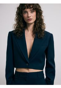 Reserved - Krótka marynarka - granatowy. Kolor: niebieski. Materiał: tkanina, wiskoza. Długość: krótkie. Wzór: gładki #1