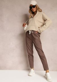 Renee - Brązowe Bawełniane Spodnie Dresowe Arnhilla. Kolor: brązowy. Materiał: bawełna, dresówka. Wzór: haft #1