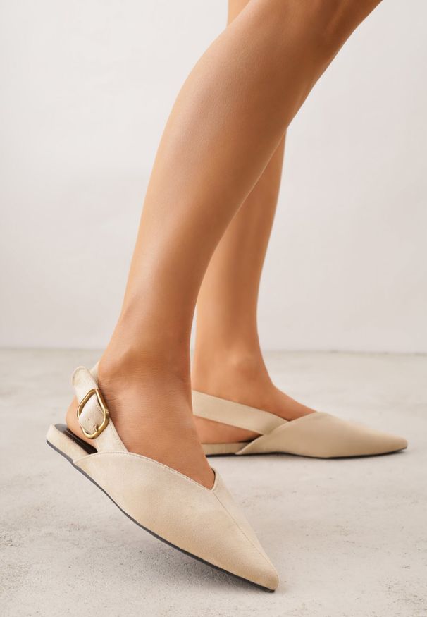 Born2be - Jasnobeżowe Sandały z Ozdobnym Wycięciem i Odkrytą Piętą Naitheis. Zapięcie: klamry. Kolor: beżowy. Materiał: jeans. Styl: elegancki