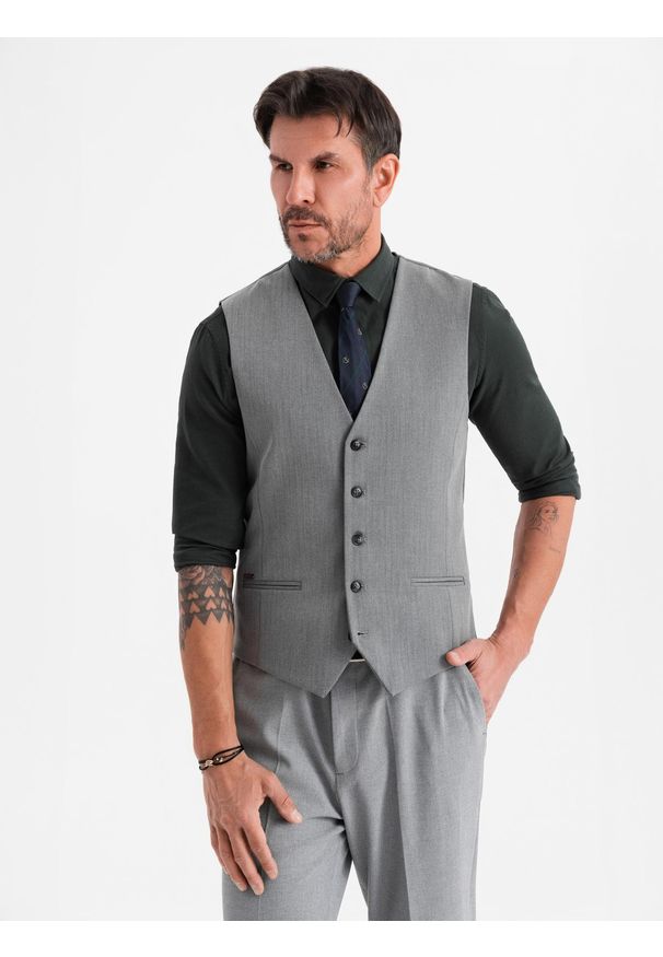 Ombre Clothing - Elegancka męska kamizelka w jodełkę SLIM FIT - szara V1. Okazja: do pracy, na co dzień, na spotkanie biznesowe. Typ kołnierza: golf. Kolor: szary. Materiał: materiał, wiskoza, elastan, tkanina, poliester. Wzór: jodełka. Styl: elegancki