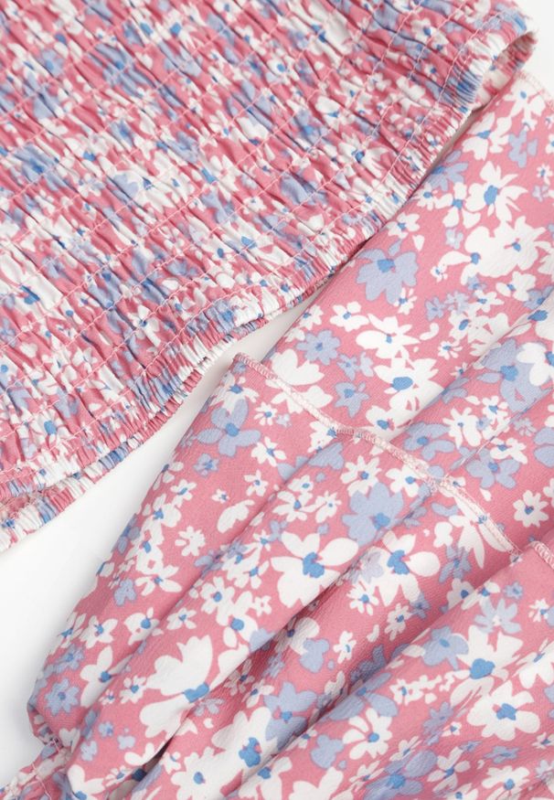 Renee - Różowy 2-częściowy Komplet z Topem i Spódnicą Mathieu. Kolor: różowy. Wzór: kwiaty, nadruk, aplikacja