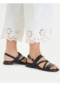 Clarks Sandały Ariany Strap 26185800 Czarny. Kolor: czarny. Materiał: skóra #1